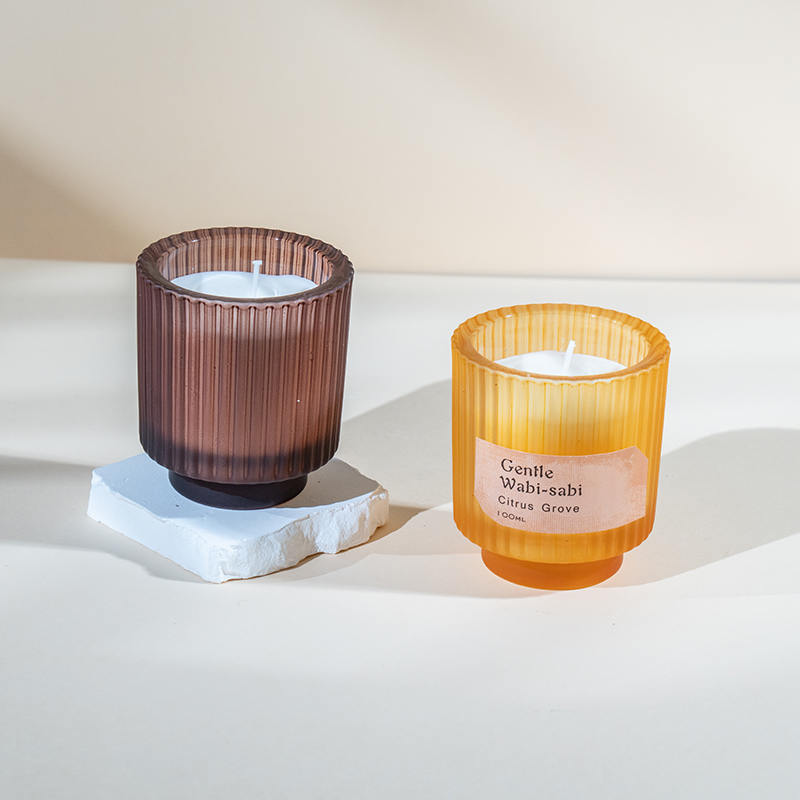Round glass candle cup na may mga vertical na guhit na may amoy na kandila-eco soy wax candle vendor