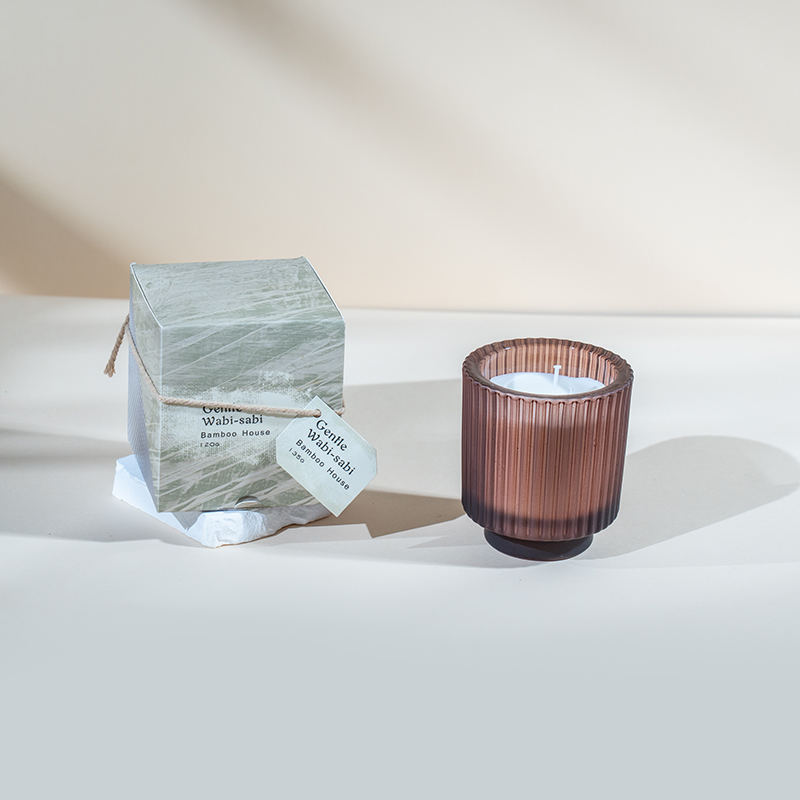 Round glass candle cup na may mga vertical na guhit na may amoy na kandila-eco soy wax candle vendor