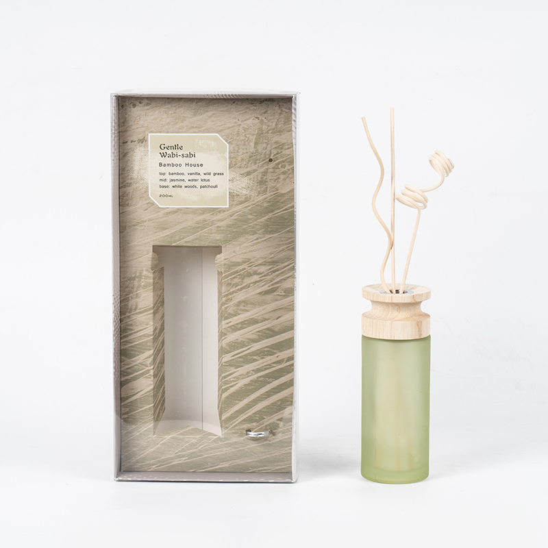 High class cylindrical glass flask premium reed diffuser na may wooden stick-aroma diffuser vendor