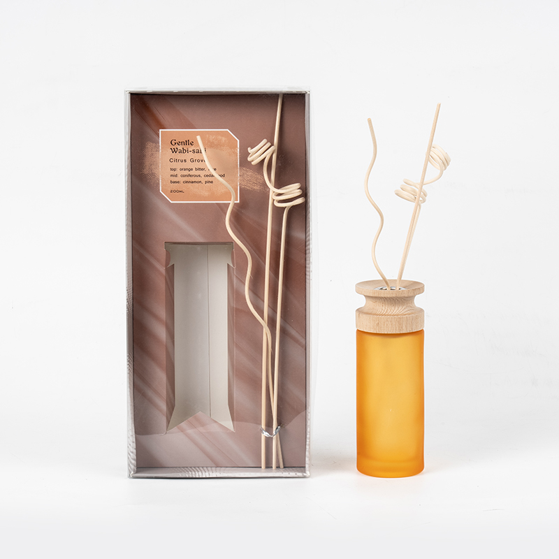 High class cylindrical glass flask premium reed diffuser na may wooden stick-aroma diffuser vendor