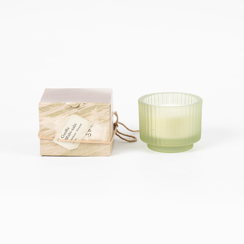 Round glass candle cup na may mga vertical na guhit na may amoy na kandila-eco soy wax candle vendor