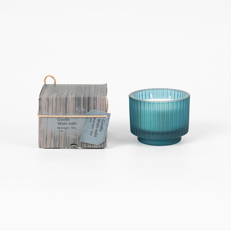 Round glass candle cup na may mga vertical na guhit na may amoy na kandila-eco soy wax candle vendor